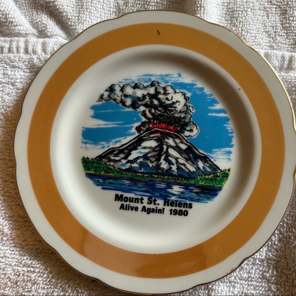 Mt. Saint Helens plate.  In perfect condition